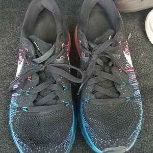 Nike 360 tennis shoes